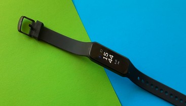 Beurer AS 99: Günstiger Fitness-Tracker im Test Heise online