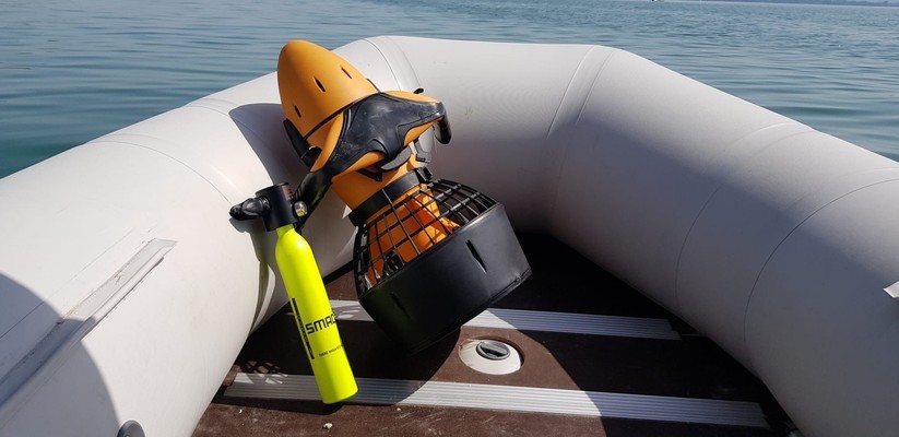 Badeausflug mit Motorboot, Tauch-Scooter und Mini-Sauerstofftank.