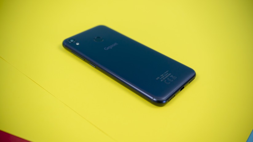 Mattblaue Rückseite des Gigaset GS185