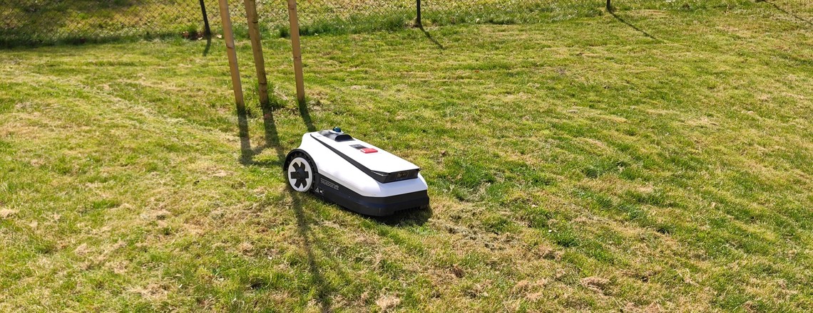 Ecovacs Goat A3000 Lidar: Dank eines Dual-Lidar-Navigationssystems kommt Ecovacs’ Spitzenmodell ohne Satellitennavigation und Begrenzungsdraht aus.