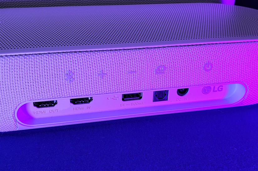 LG Eclair DQP5W: Die Bedientasten befinden sich über den rückseitigen Anschlüssen.