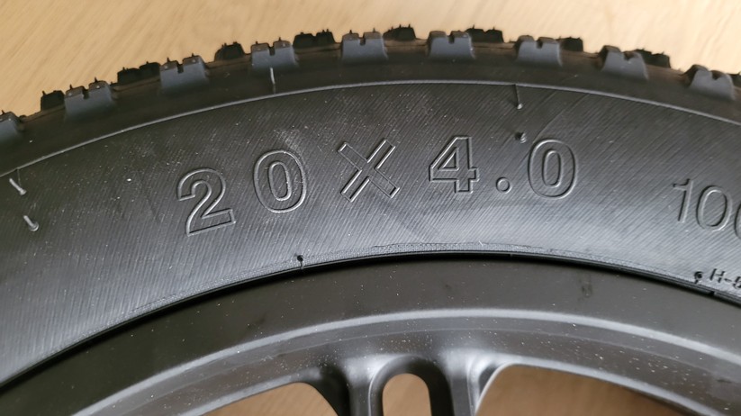  Faltbares E-Fatbike mit Doppelfederung und ergonomischer Sitzposition
