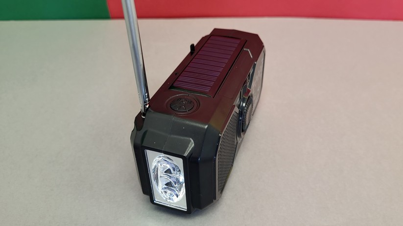 Infactory Solar- und Dynamo-Kofferradio (ZX-3273-919)