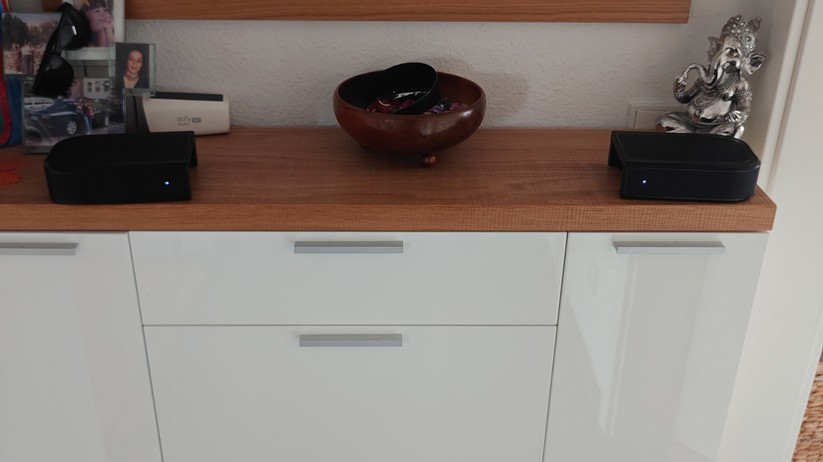 JBL Bar 1300MK2: 29 Lautsprecher, 2.470 Watt und abnehmbare Akku-Rears versprechen echtes 11.1.4-Kino-Feeling.