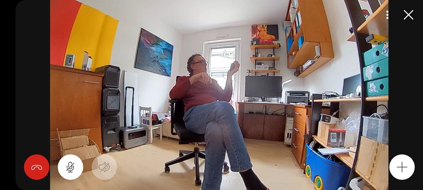 Ring Stick Up Cam Pro Akku: Die Aufnahmen bieten viele Details. Nachts bietet die Kamera eine farbige Nachtsicht ganz ohne Zusatz-LED. Allerdings gehen einige Details verloren und etwas grünstichig ist das Bild ebenfalls.