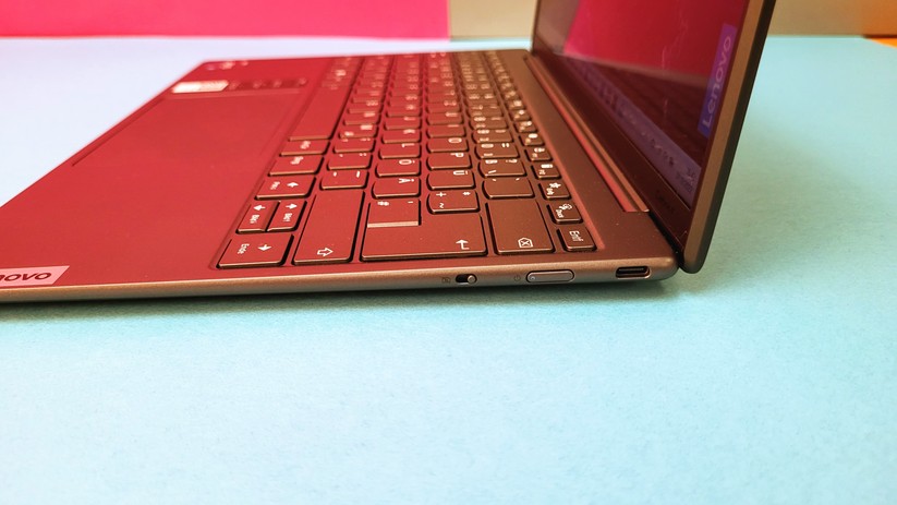 Lenovo Yoga Slim 7 Carbon (13IAP7)