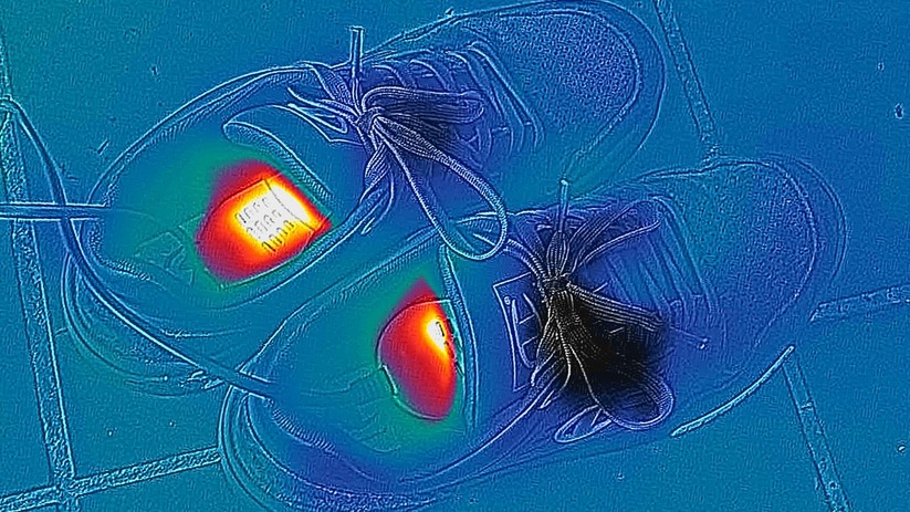 Schuhtrockner sind praktisch. Günstige Modelle benötigen allerdings deutlich länger als Geräte mit Gebläse.
