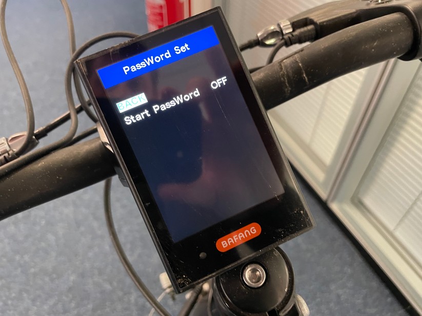 Via Passwort kann man das Display und damit die Nutzung des Nachrüst-Kits schützen.