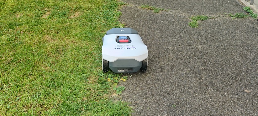 Anthbot Genie 3000 im Test: RTK-Mähroboter mit vier Kameras und großem Akku