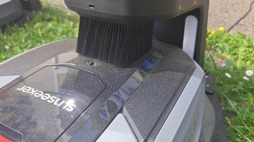 Sunseeker S4: LiDAR-Mähroboter für 1000 m², Hinterrad-Antrieb, 18 cm breites Schneidesystem,   4-Ah-Akku mit 3-A-Ladegerät