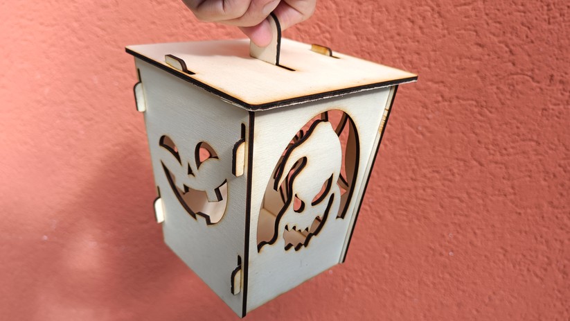 Diese Laterne aus 3 mm dickem Sperrholz wurde in einem Durchgang geschnitten.