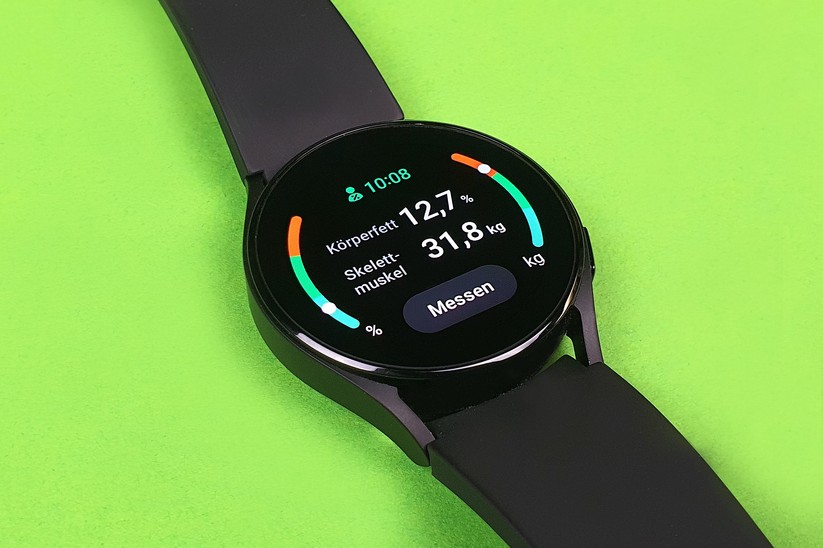 Samsung Galaxy Watch 4: Der neue BioActive-Sensor liefert Daten zur Skelettmuskelmasse, dem Grundumsatz sowie zum Körperwasser- und Körperfettanteil.