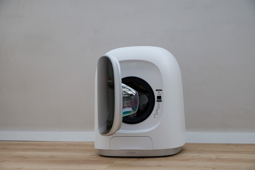 Smarte Waschmaschinen gibt es jetzt auch im Miniaturformat: Hier ein smarter Mini-Waschtrockner von Roborock.