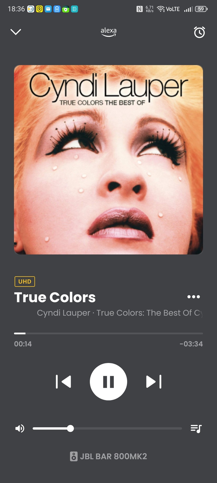 Die App JBL One bietet nicht nur umfangreiche Hilfen zur Abstimmung und Aufstellung der Soundbar, sondern integriert auch zahlreiche Streamingdienste.