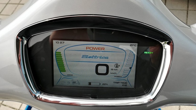 Das Display ist groß und hell genug, um auch bei direkter Sonneneinstrahlung noch lesbar zu sein.