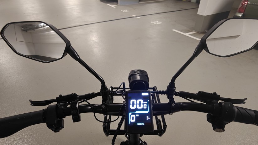 Rückspiegel hat das CYSUM AG1 Pro auch zu bieten.