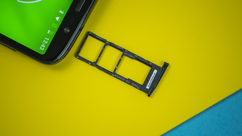Das Moto G6 Plus nimmt zwei Nano-SIM-Karten auf und eine Speicherkarte.