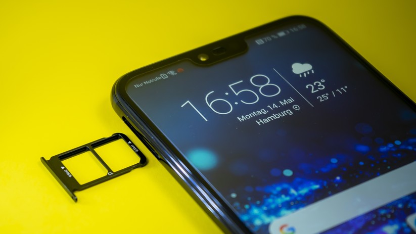 Das Honor 10 speist zwei Nano-SIM-Karten für 4G
