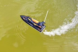  Ferngesteuertes Boot für Pool & Co. ab 15 Euro