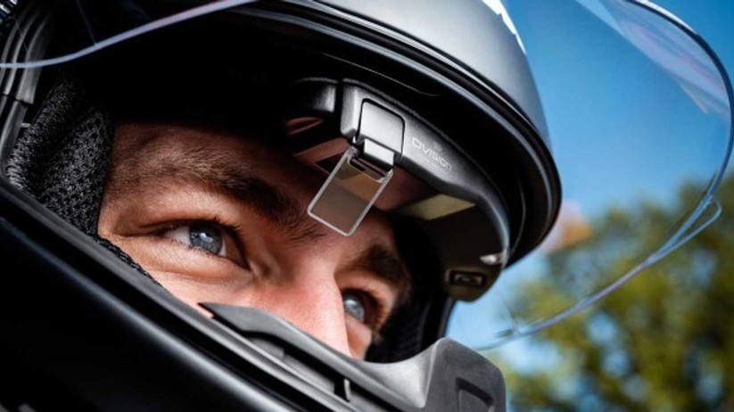 Das Dvision Head-up Display zeigt Informationen direkt im Blickfeld. 