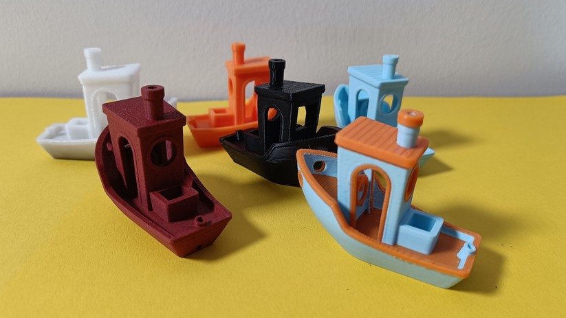 Das Druckmaterial hat Auswirkungen auf die Druckeigenschaften, das Erscheinungsbild und die Stabilität.