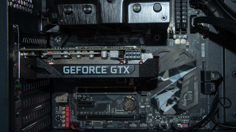 Die PNY GeForce GTX 1660 Ti XLR8 Gaming OC braucht erfreulich wenig Platz im Gehäuse. 

