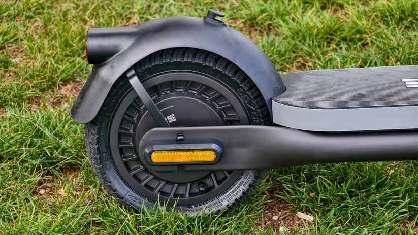 Mit 1350 W Spitzenleistung gehört der Motor des Navee N65i II zu den stärksten seiner Preisklasse.