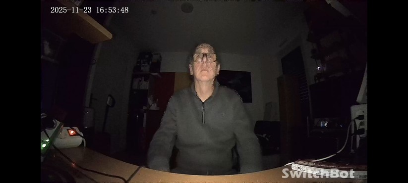 Die Videoaufnahmen könnten besser sein. In heller Umgebung ist die Bildqualität noch halbwegs o.k., bei Dunkelheit wird das Bild schnell grobkörnig und Bewegungen werden nur verzögert dargestellt.