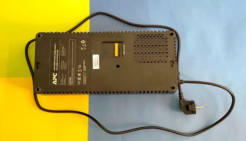 APC Easy UPS BV500VA von unten
