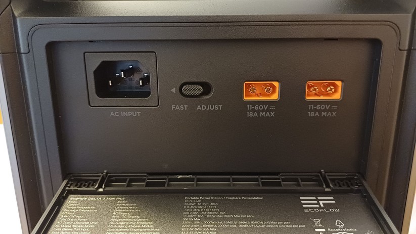  Über zwei XT60-Eingänge kann die Powerstation mit bis zu 1000 Watt geladen werden.