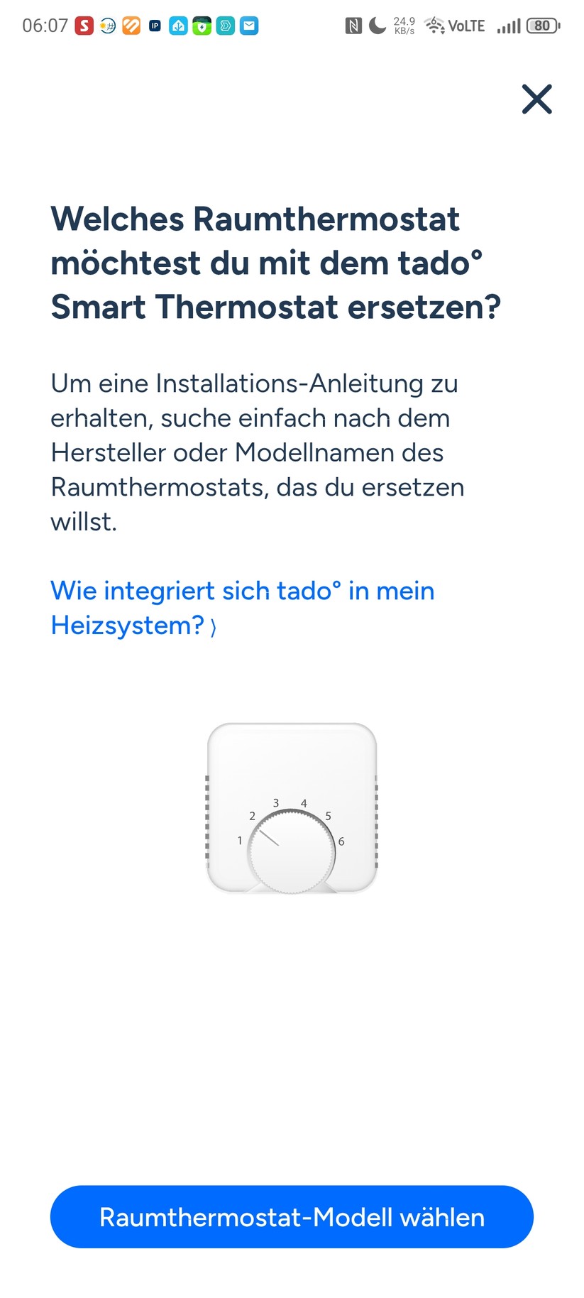 Die Tado-App erleichtert nicht nur die Inbetriebnahme mit zahlreichen Grafiken, sondern bietet auch eine einfache Bedienung, inklusive Erstellung von Heizplänen und liefert zudem detaillierte Informationen zum Heizbetrieb. Der volle Funktionsumfang steht allerdings nur mit einem kostenpflichtigen Abo zur Verfügung. Dafür muss man entweder 4 Euro monatlich oder 30 Euro jährlich bezahlen.