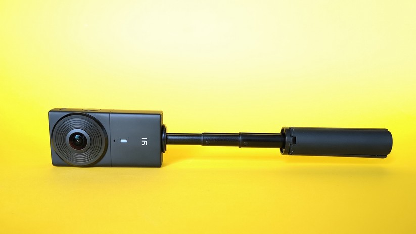 Wer die Kamera auf einem Selfie-Stick benutzt, sollte die Videos im Nachhinein stabilisieren.