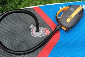 AGT SUP-Pumpe im Test: Leichtgewicht mit 12000 mAh Akku