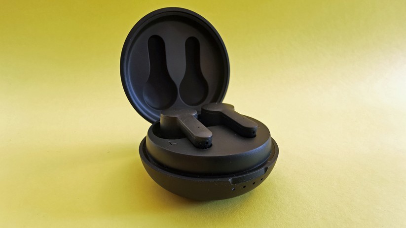 Die günstigen Tribit FlyBuds NC haben eine Akkulaufzeit von über sieben Stunden.