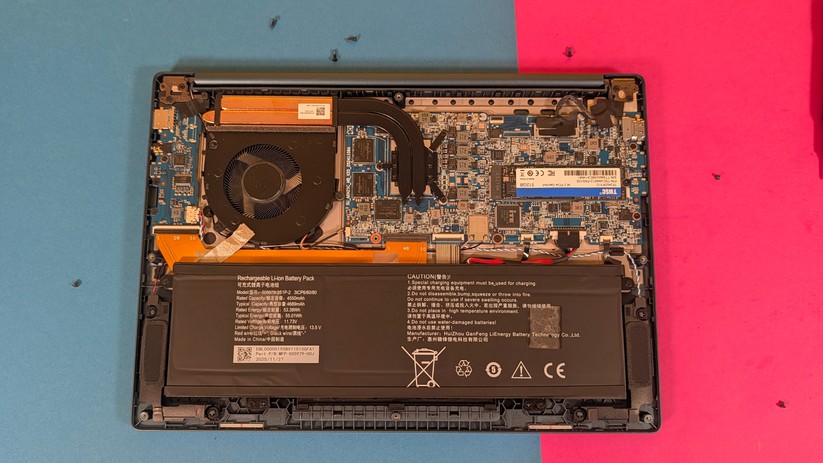 Chwui Corebook Air – Geöffnetes Gehäuse 