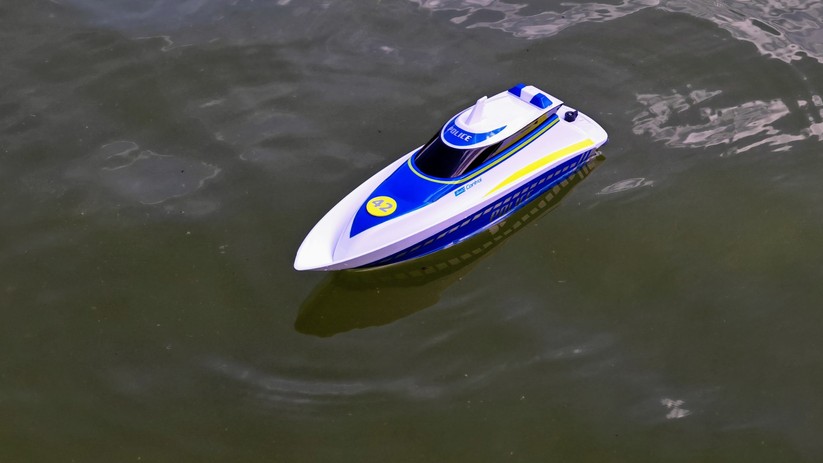 Revell Control RC Boat Police