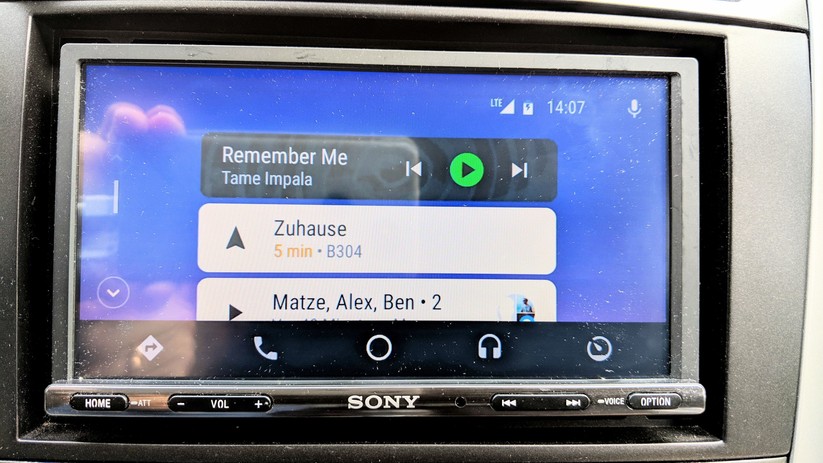 Android Auto unterstützt seit September 2018 den Google Assistant.