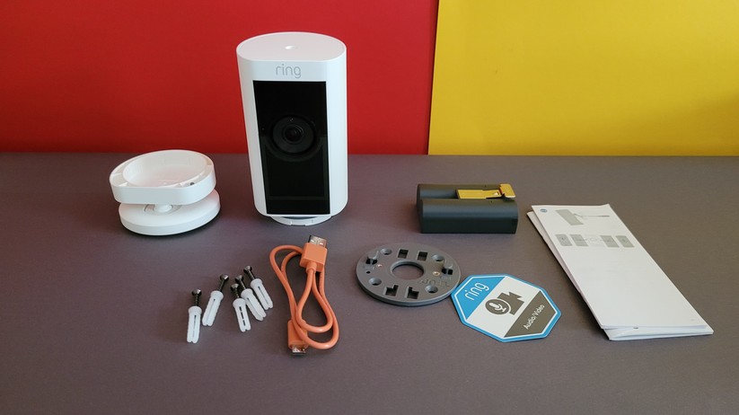 Ring Stick Up Cam Pro Akku: Tolle Kamera mit einfach zu bedienender Software. Leider nur mit kostenpflichtigem Cloud-Abo sinnvoll einsetzbar.