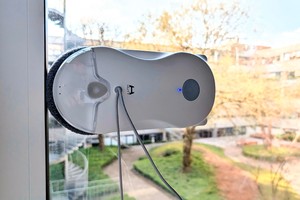 Fensterputzroboter Hutt 10 im Test: fast streifenfrei dank Trockentuch