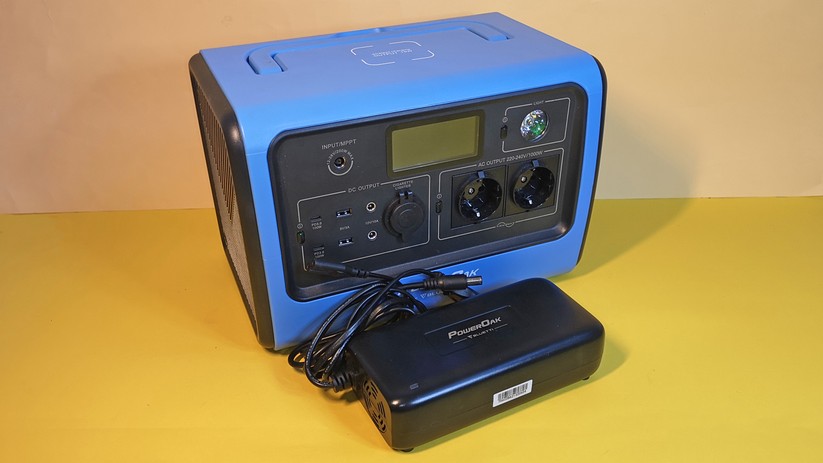 Bluetti Poweroak EB70: Sowohl Powerstation als auch Netzteil haben deutlich hörbare Lüfter an Bord.