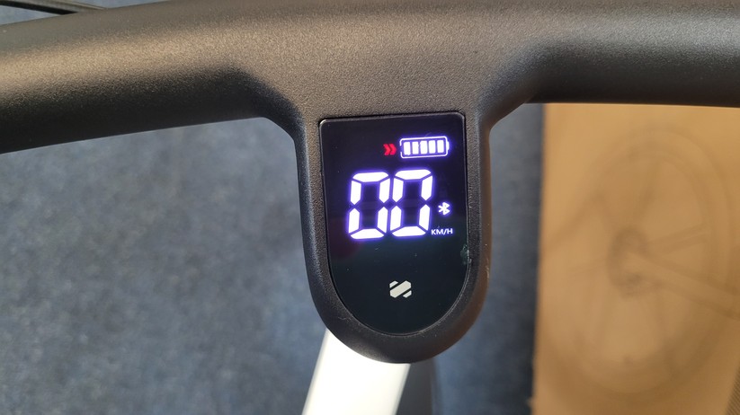 Honbike Uni 4: Das Display signalisiert die unterschiedlichen Unterstützungsstufen mit farbigen Symbolen.