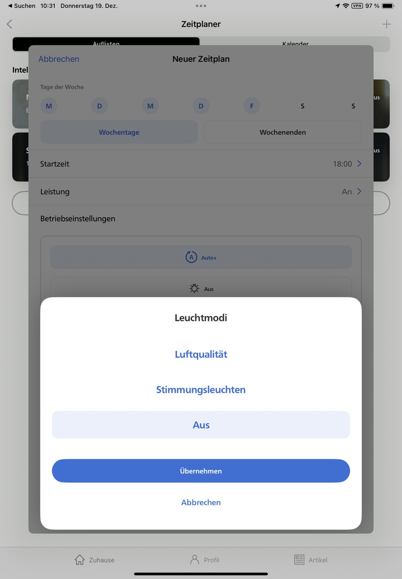 Mit der App Air+ können Anwender den Philips-Lufteiniger nicht nur einfach steuern und Zeitpläne anlegen. Sie bietet auch Informationen zur Funktionsweise des Geräts und zur Luftqualität. Außerdem integriert sie das Benutzerhandbuch und erläutert die Vorgehensweise für Reinigung und Austausch der Filter. 
