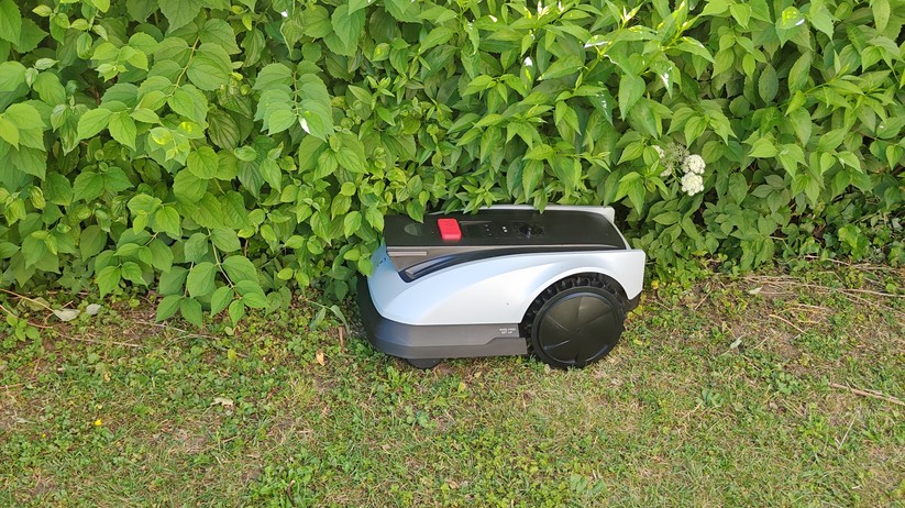 Ecovacs Goat O600 RTK bietet eine Schnittbreite von 19 cm und ist für Rasenflächen bis 600 m². 