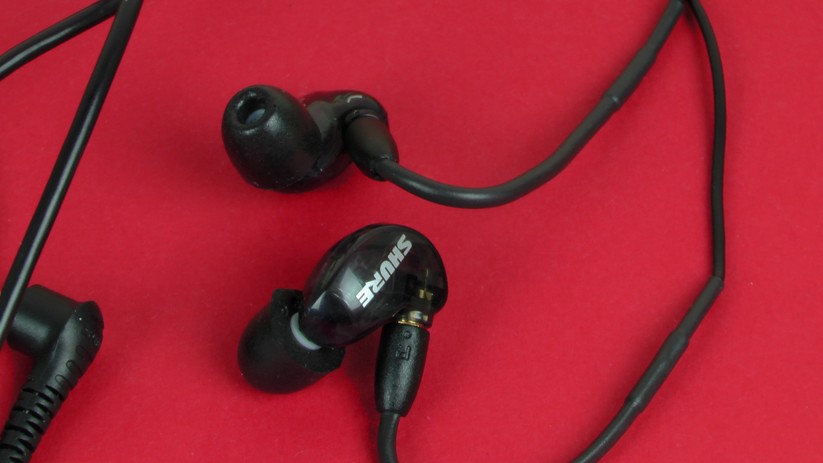 Die In-Ears SE215 sind für den Bühneneinsatz konzipiert und zeigen sich dementsprechend robust.