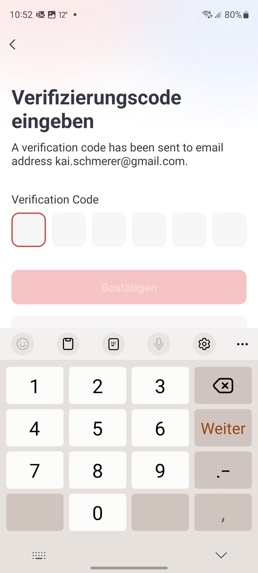Die Einrichtung der Switchbot-Komponenten erfordert eine Registrierung. Ansonsten ist der Setup-Prozess sehr einfach. Während der Einbindung liefert die App informative Erklärungen, Grafiken und Videos zu den einzelnen Komponenten hinsichtlich Einrichtung, Konfiguration und Betrieb. Vorbildlich.