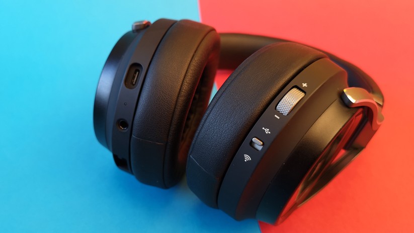 Die Bedienelemente müssen intuitiv erreichbar sein. Hier das Headset von Corsair.