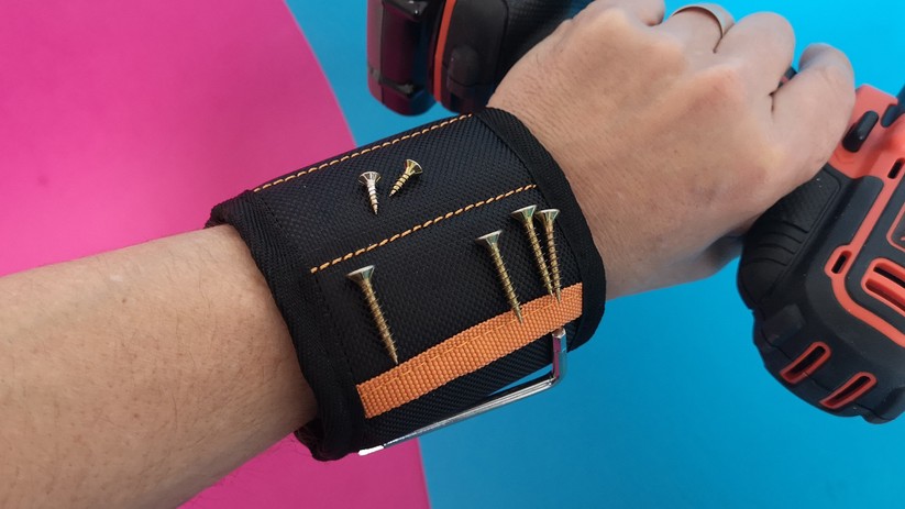 Praktische Tools für die Werkstatt: Dank Magnetarmband sind Schrauben, Bits und Zubehör immer greifbar.