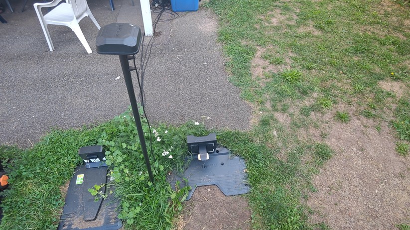 Segway Navimow X420: Großer und schwerer Allrad-Mähroboter mit RTK- und Kamera-Navigation für Rasenflächen bis 2000 m², 42 cm Schnittbreite, lenkbare Vorderräder, aber ohne Kantenschnittoptimierung.