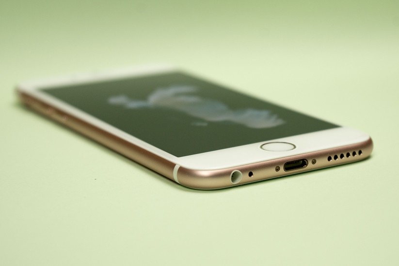 Apple iPhone 6s – Lightning
