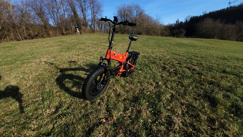  Faltbares E-Fatbike mit Doppelfederung und ergonomischer Sitzposition